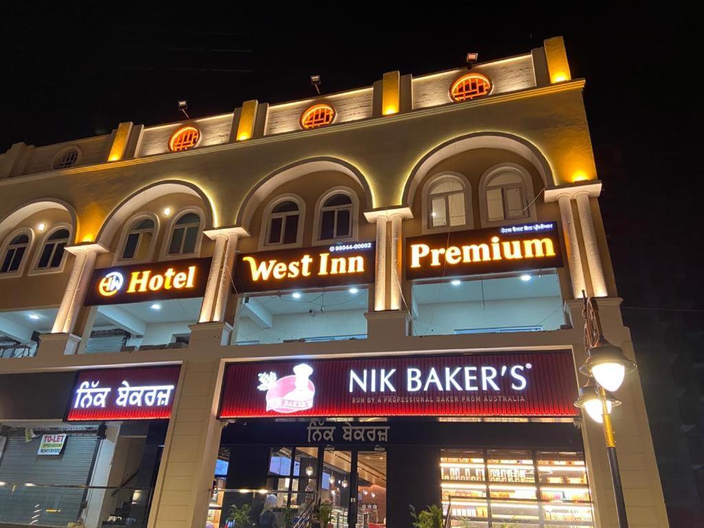 Hotel West Inn Premium Kharar Exterior photo
