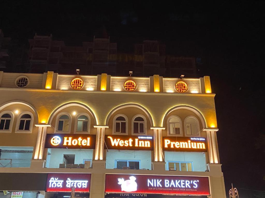 Hotel West Inn Premium Kharar Exterior photo