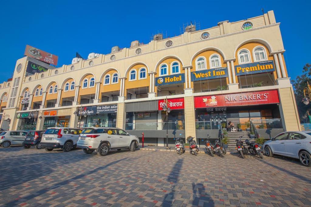 Hotel West Inn Premium Kharar Exterior photo